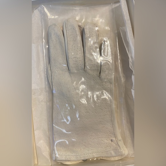 Vintage Ladies Leather gloves with pearl like snap in original Rothchild’s Box - Picture 9 of 16